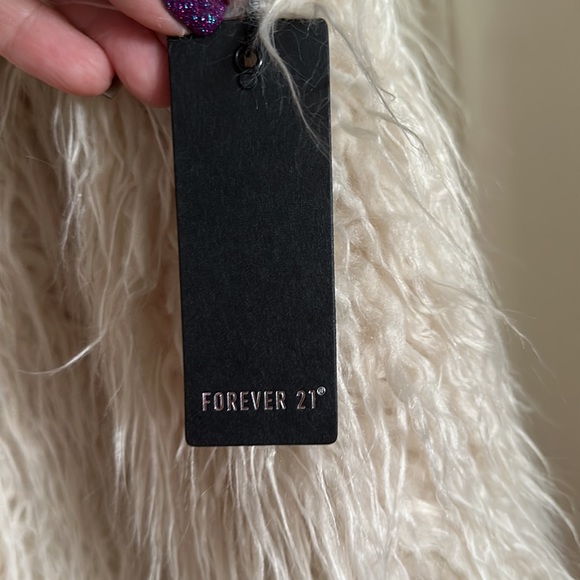 NWT Forever 21 Furry Vest - Size Large - Cream Color - Picture 2 of 6